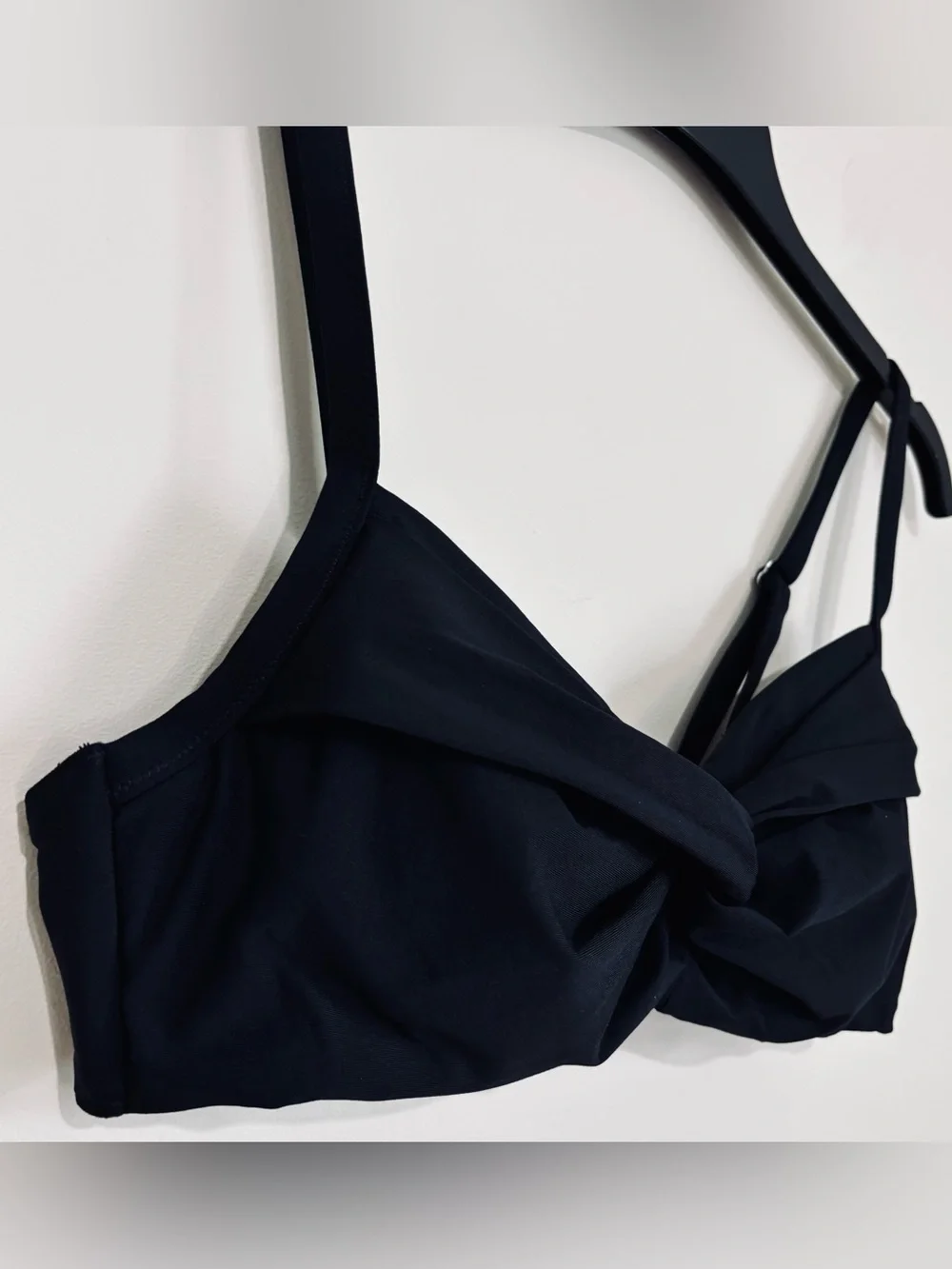Athleta Hampton Black Twist Front Underwire Padded Beach Swim Bikini Top 34 B/C